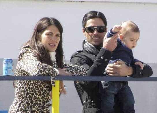 Daniel Arteta Bernal with his parents, Mikel Arteta and Lorena Bernal.